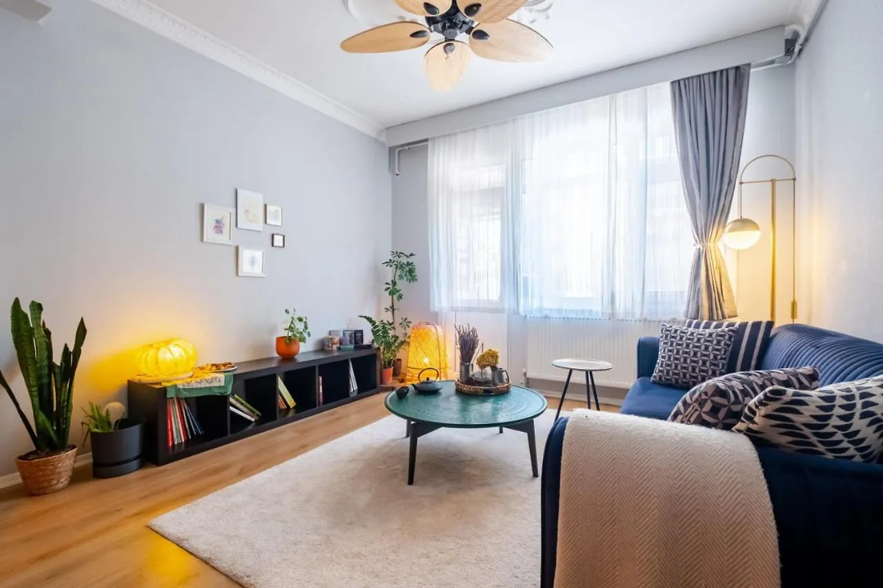 Eclectic Flat Near Metro With Terrace In Kadikoy Apartment Istanbul 0*,  Turkey