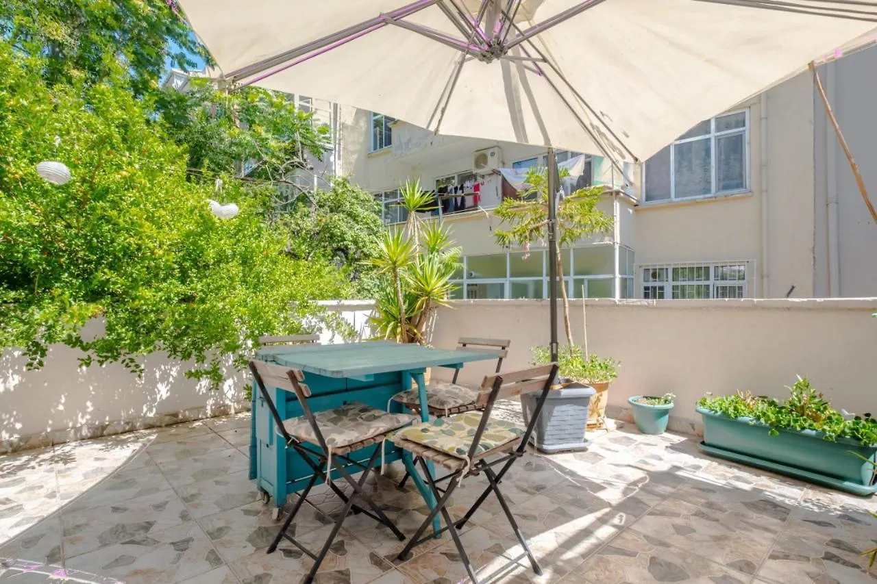 Eclectic Flat Near Metro With Terrace In Kadikoy Apartment Istanbul
